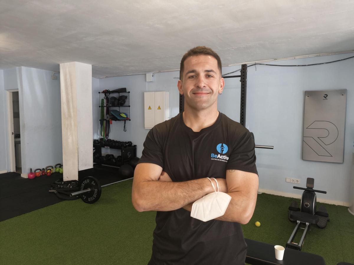 Lluís Salom entrena a pacientes con cáncer en el centro BeActive de Son Dureta