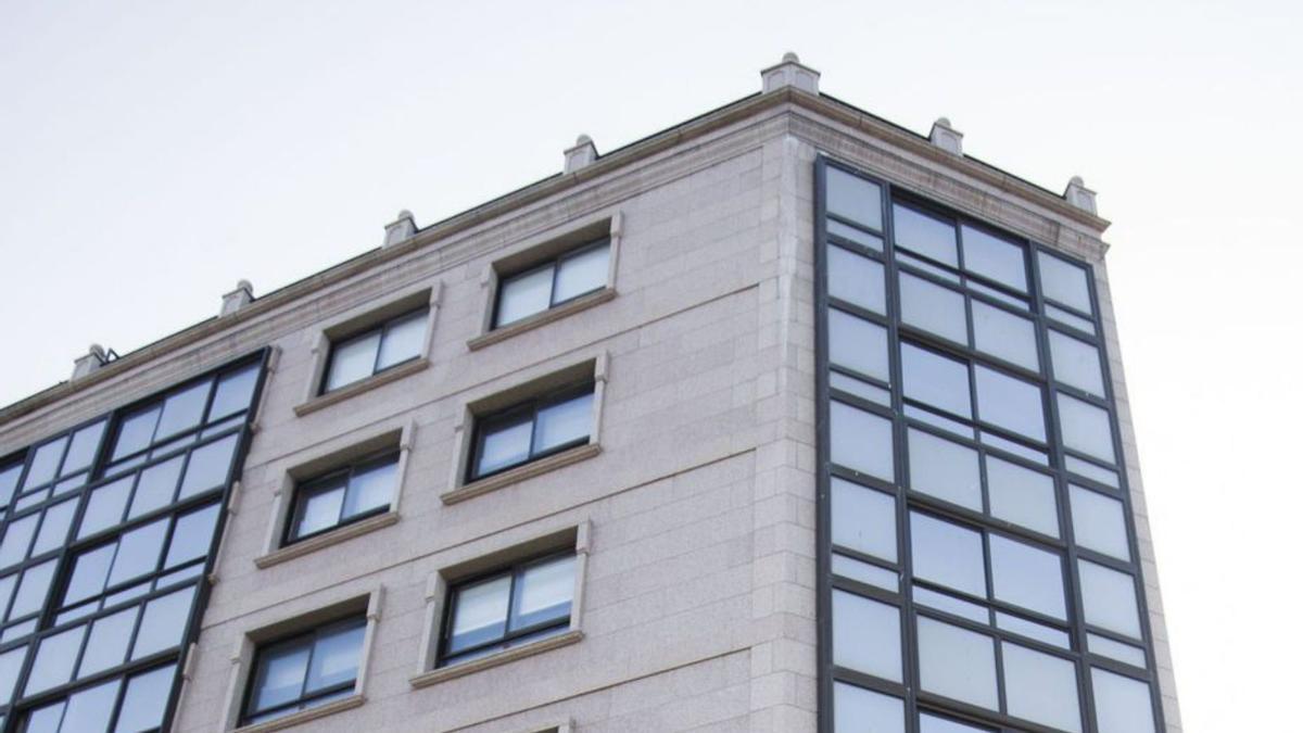 Edificio número 13 de San Roque de Fóra.   | // CASTELEIRO/ROLLER AGENCIA