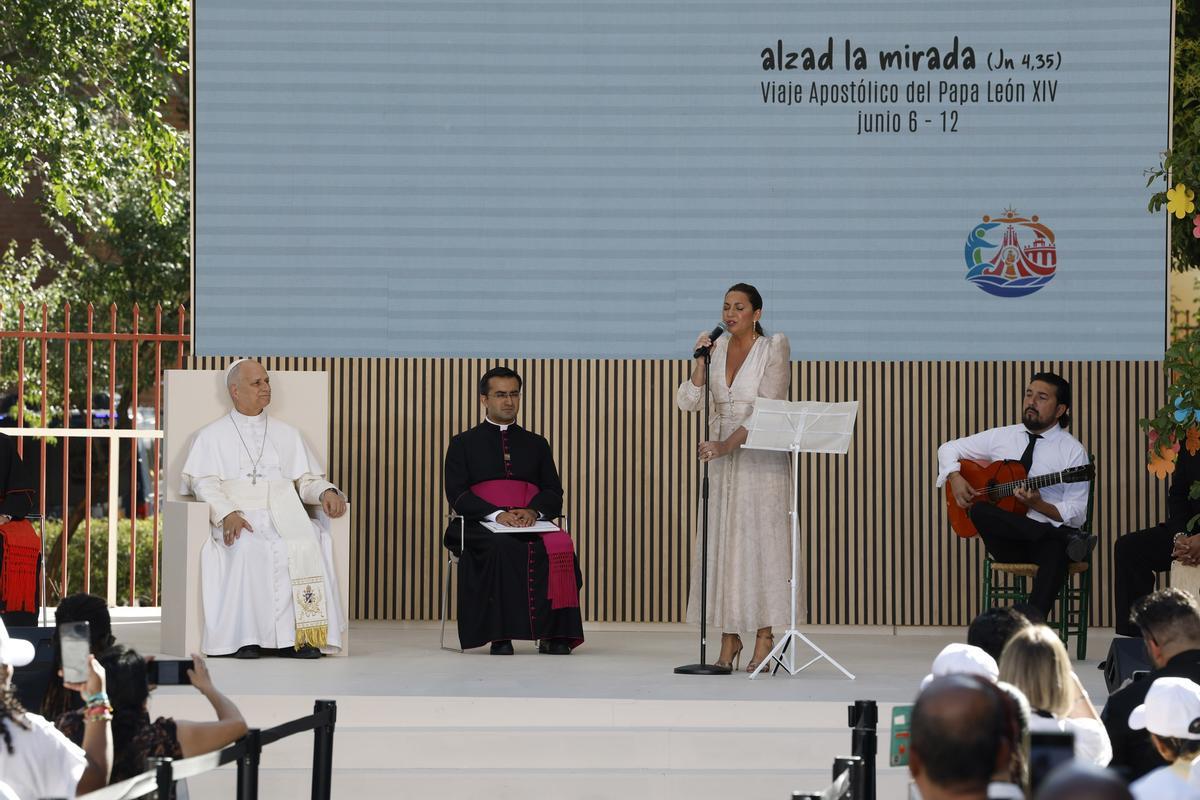 El papa León XIV en su visita este sábado al centro CEDIA 24 Horas, de Cáritas Madrid. El papa León XIV en su visita este sábado al centro CEDIA 24 Horas, de Cáritas Madrid.