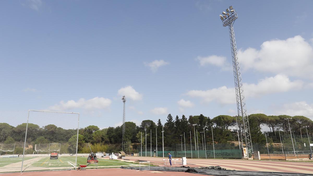 Les dues torres que s’han quedat sense llum a causa del robatori.