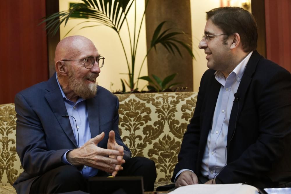 Amador Menéndez y el el premio “Princesa de Asturias” de Investigación Kip Thorne hablan de ciencia