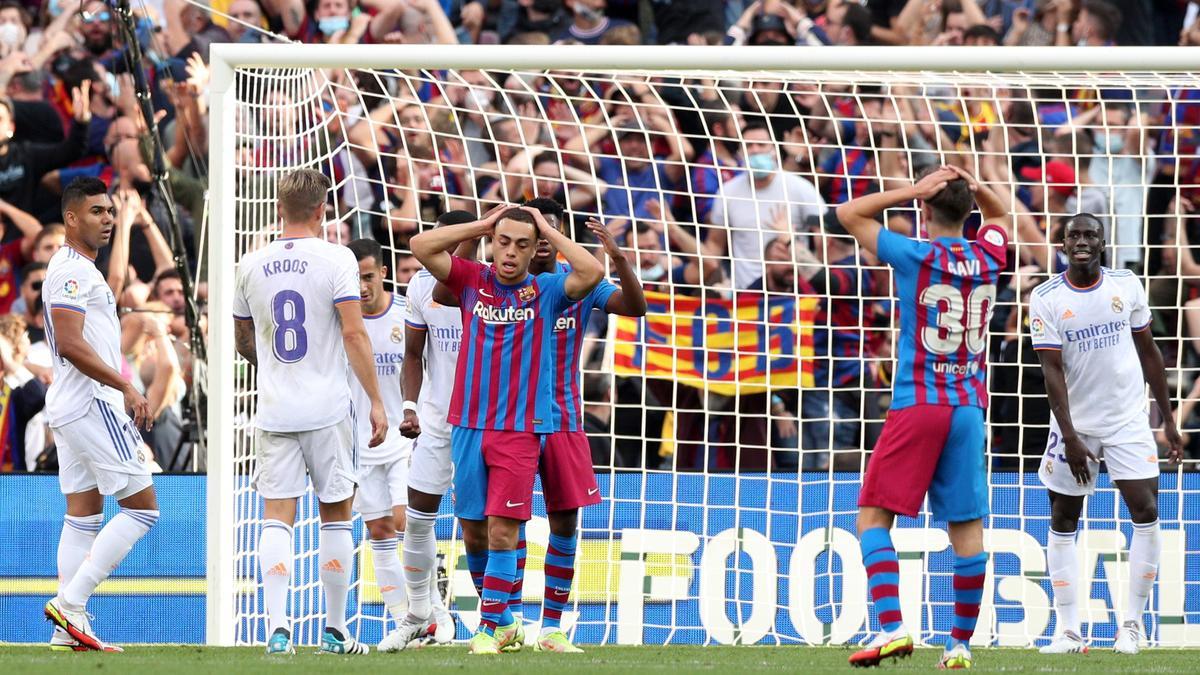 El Barça, desquiciat, en un moment del partit