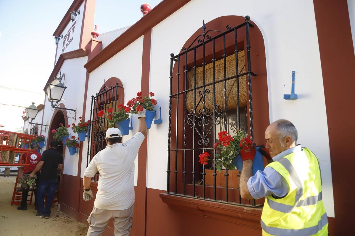 El desmontaje de la Feria 2026, en imágenes El desmontaje de la Feria 2026, en imágenes