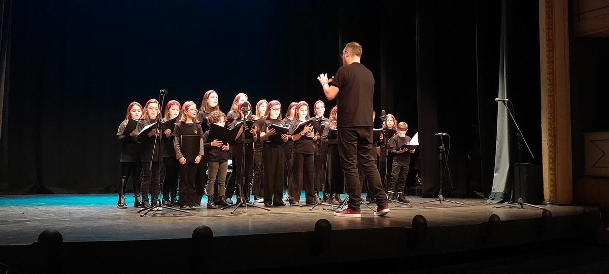 GALERÍA | El Festival de Navidad de los colegios y la Escuela de Música de Toro, en imágenes