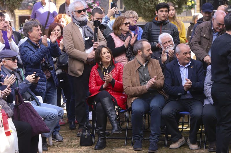 Entrega de los restos de los fusilados por el franquismo a sus familiares, en Paterna