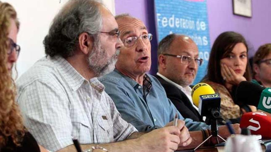 Comparecencia de la Plataforma se reunieron con diputados de la oposición y Podemos. //A. Irago