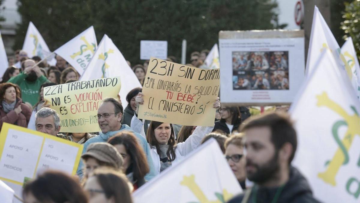 VÍDEO: Así fue la manifestación de médicos en Oviedo