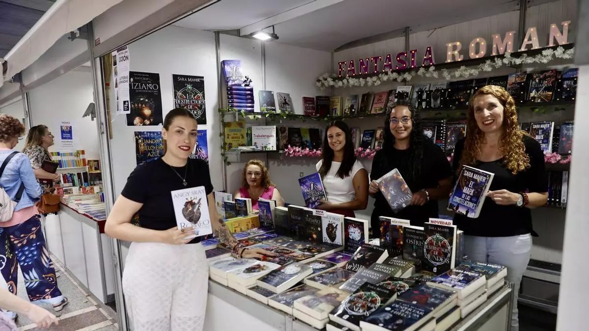 El primer capítulo de los debutantes en la Feria del Libro de Gijón: "Es un escaparate"