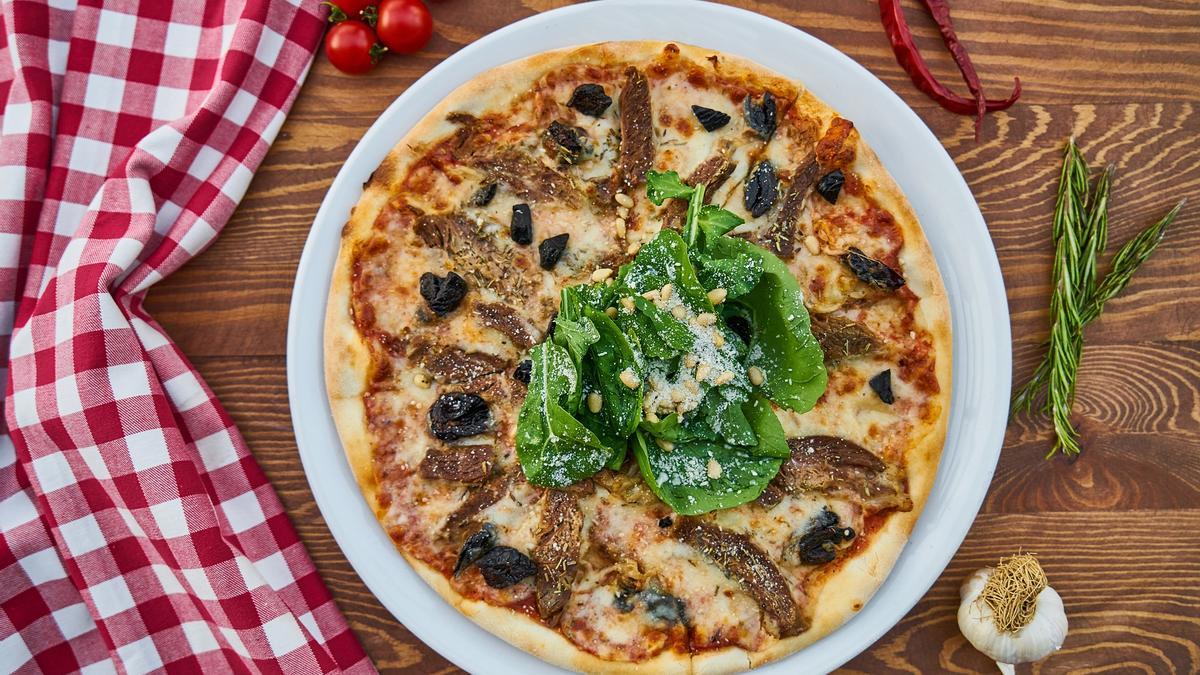 La pizza con anchoas es una opción perfecta para las cenas de verano