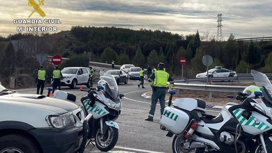 La Guardia Civil investiga a un conductor de transporte escolar por circular ebrio y drogado en Teruel