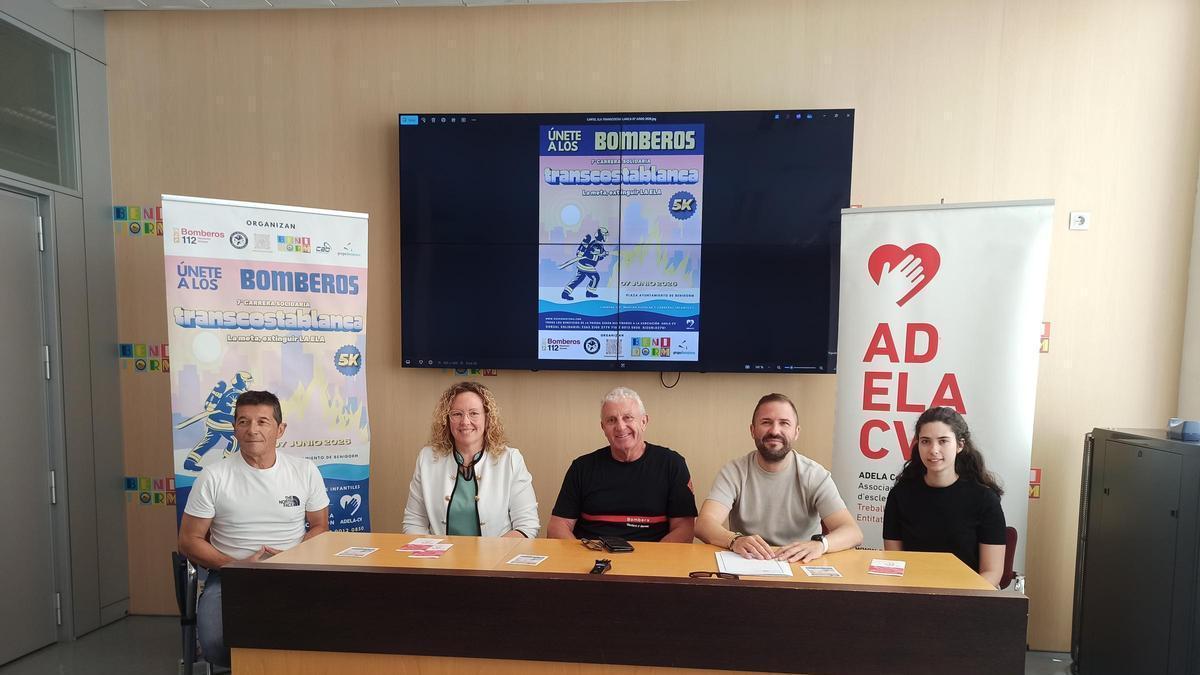 En el centro, el impulsor Paco Pedrera, en sus extremos la edil de Servicios Sociales y el de Deportes y en las esquinas los organizadores.