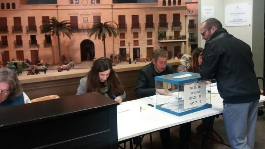 Más de 1.600 funcionarios votan hoy a los representantes sindicales del Ayuntamiento de Elche