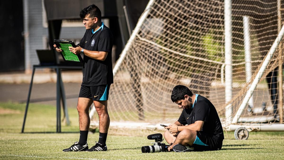 Renato Cornejo (izquierda), analista y scouter con experiencia en el fútbol de Sudamérica