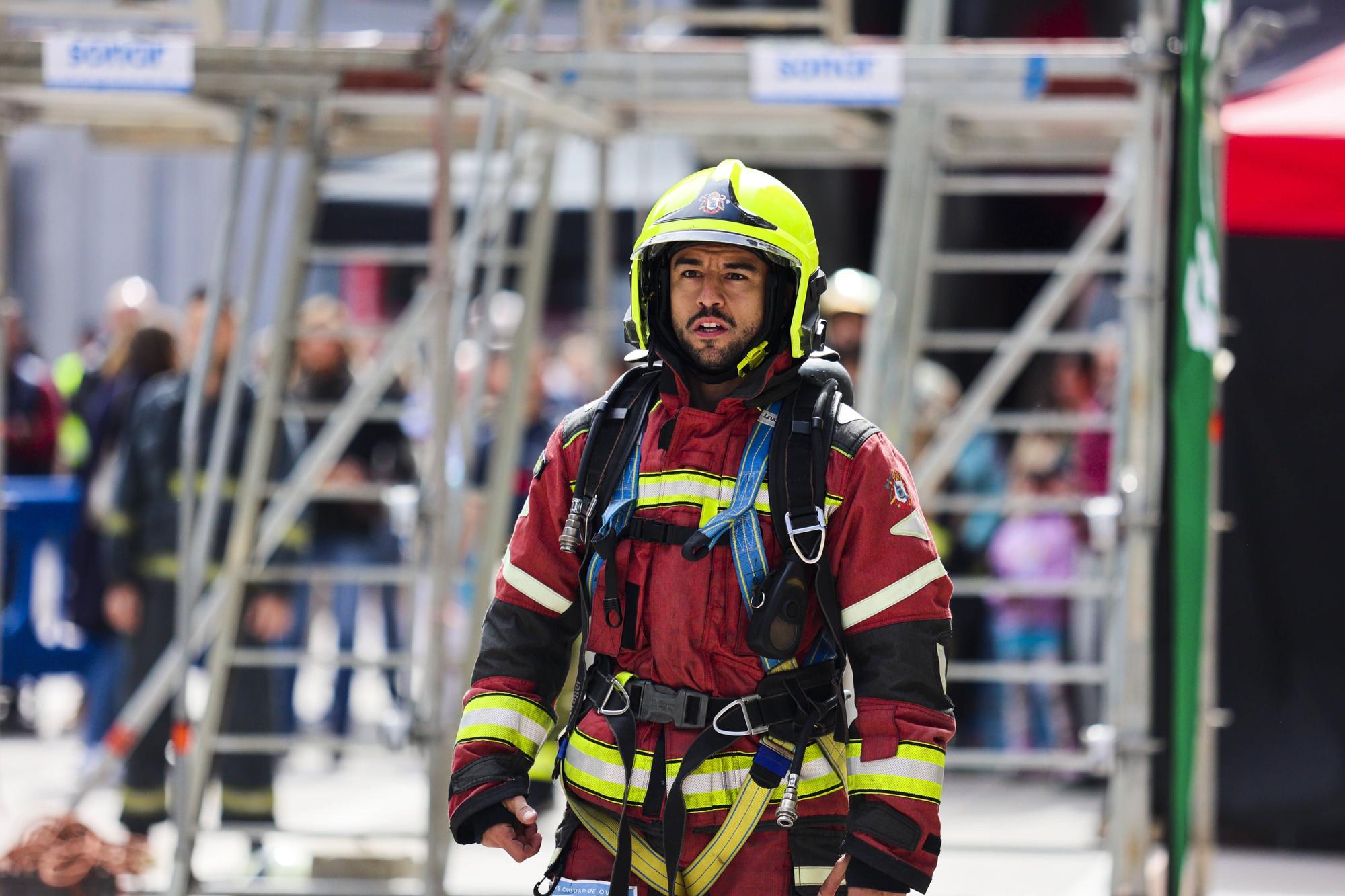 El espíritu de Eloy Palacio toma el centro de Oviedo ocho años después del incendio Uría