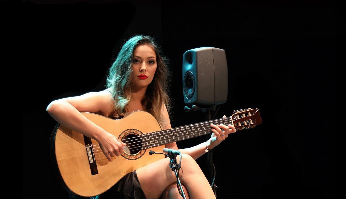La guitarrista Mercedes Luján, en concierto.