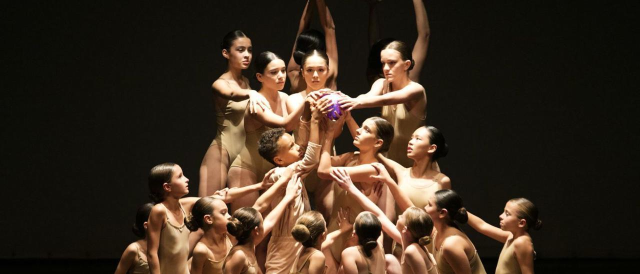 IDA Company, dirigida por Yaima Arias, ofreció ayer su primer espectáculo, ‘Danza el ahora y vive el presente’.