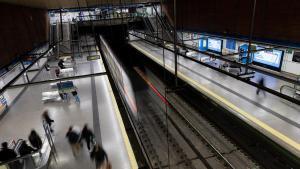 Archivo - Imagen de archivo del andén de la estación de metro Moncloa en la línea 6.