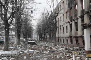 Rusia bombardea Ojtirka, en el nordeste de Ucrania, y la deja sin electricidad ni calefacción