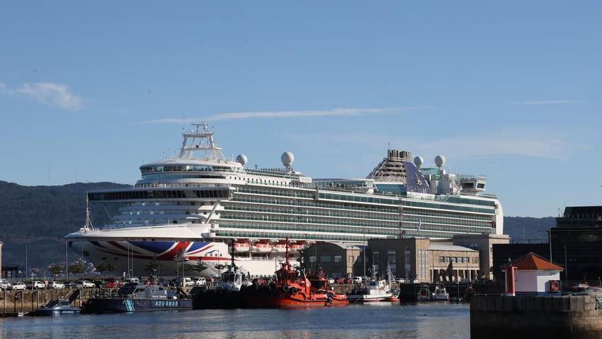 Desembarco británico en Vigo: arriban 3.200 pasajeros a bordo del clásico crucero 'Ventura'