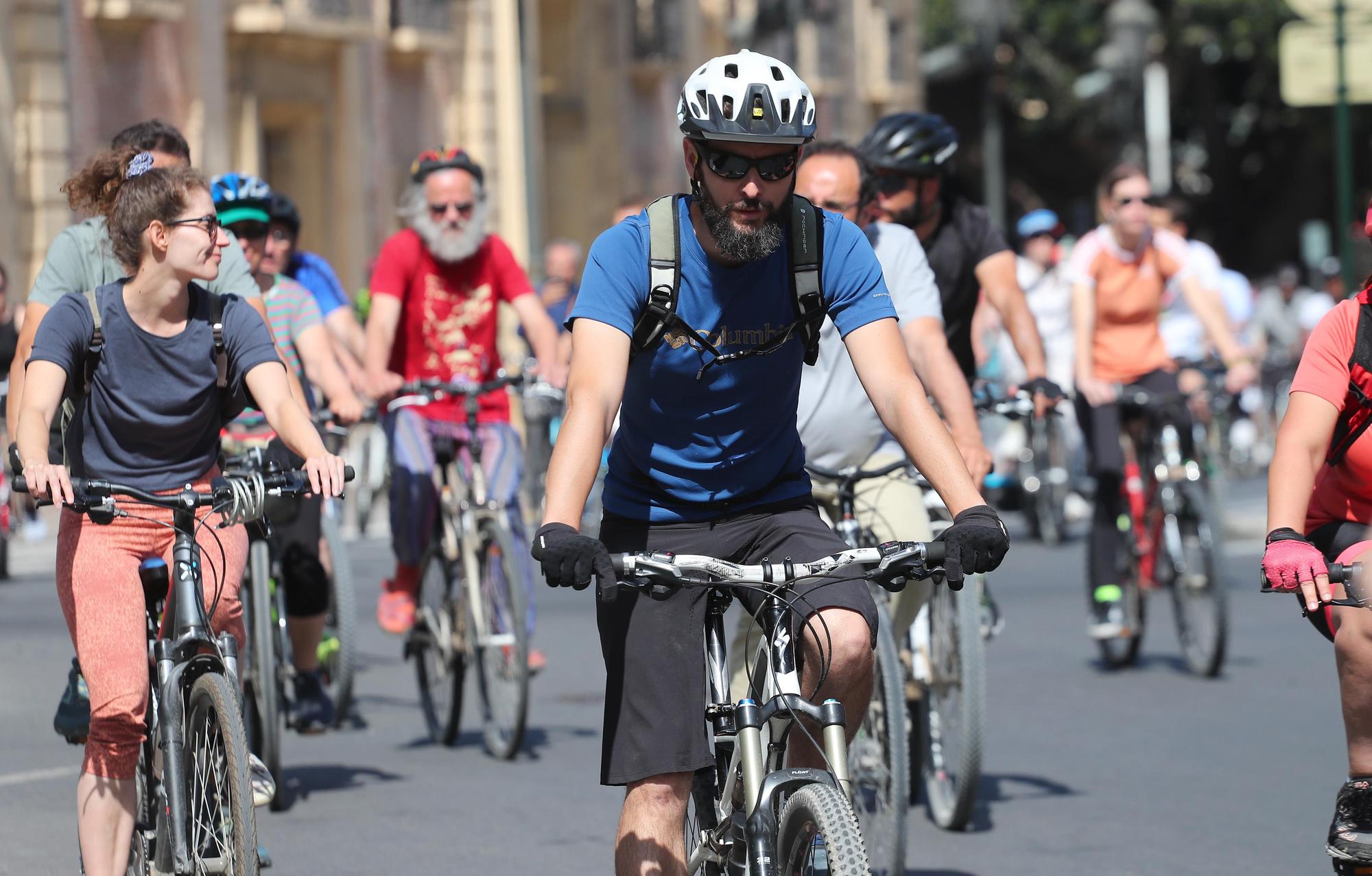 Búscate en la València Bike Parade