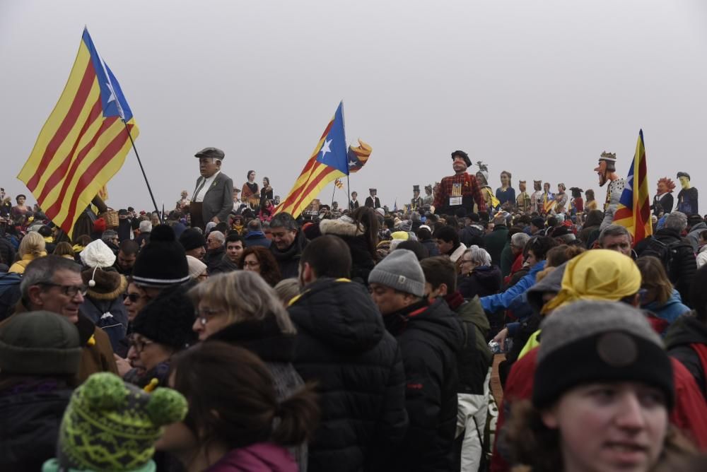 Lledoners s'omple de gegants i gegantons en una trobada inèdita