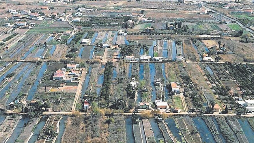 La concejalía de Servicios Públicos invierte 127.000 euros en el asfaltado del Pont de la Gallenca en la Marjalería
