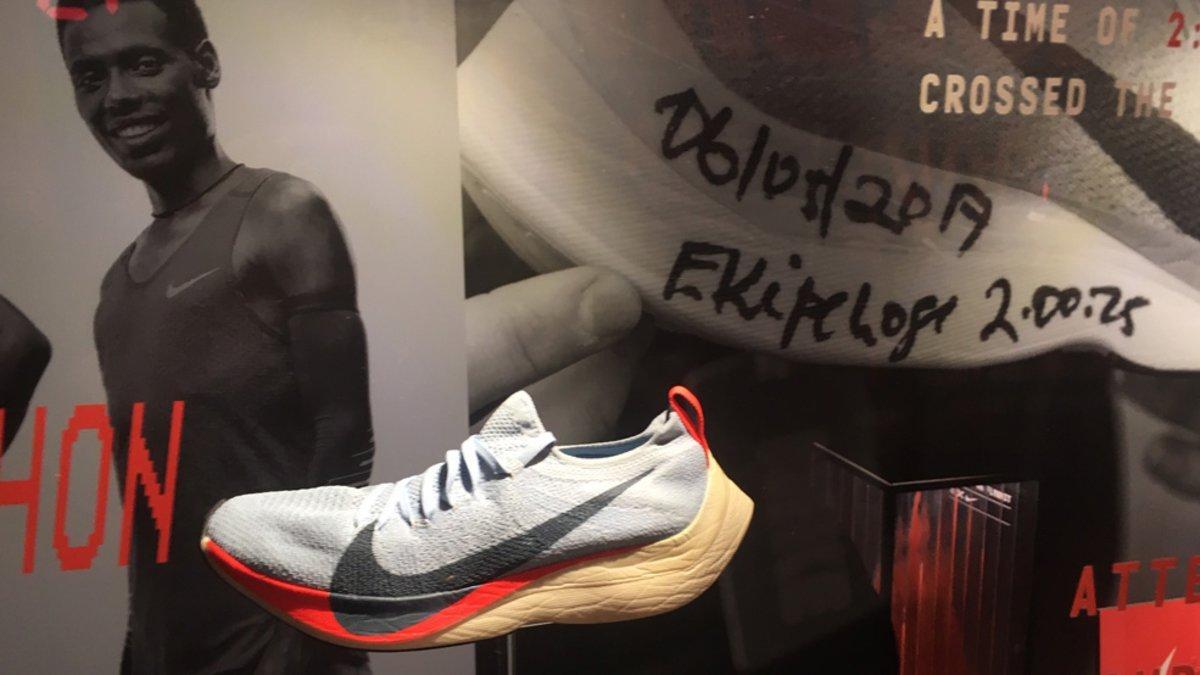 Las Nike Vaporfly4% Elite, expuestas en la 'expo' de la maratón
