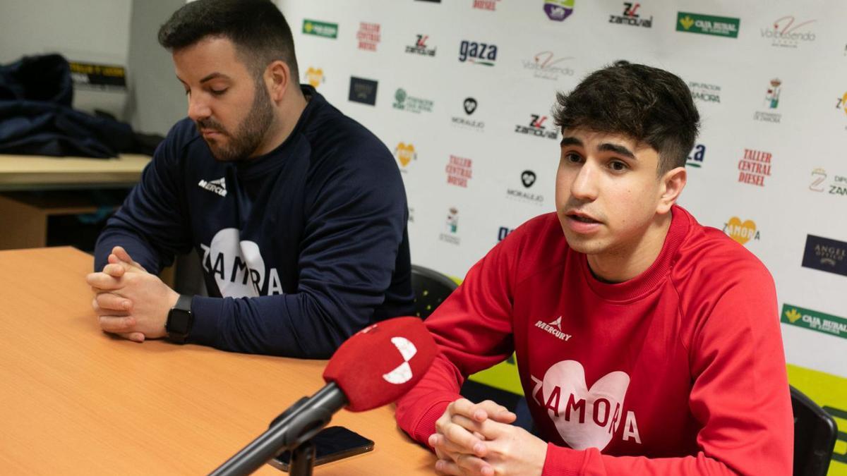 Iván López y David Gallego, en la rueda de prensa ofrecida ayer en el Angel Nieto. / E. Fraile