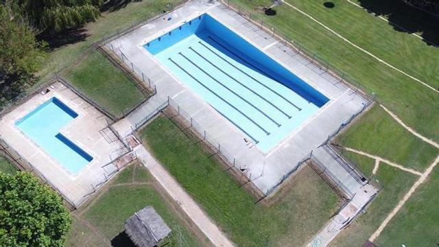 Instalaciones de la piscina de Coreses. | ARCHIVO