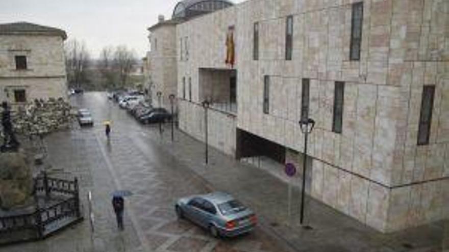 Los funcionarios de la Diputación de Zamora cobran la paga extra retenida en 2012