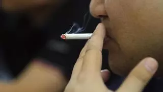 ¿Cuándo entra en vigor la ley antitabaco? ¿Se podrá fumar este verano en las terrazas?
