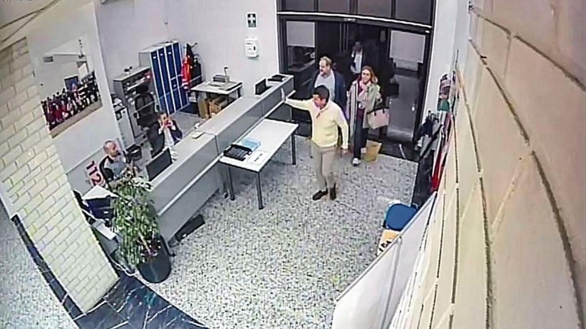 Fotografía incorporada a la causa de la llegada de Carlos Mazón al Centro de Coordinación de Emergencias el 29 de octubre.