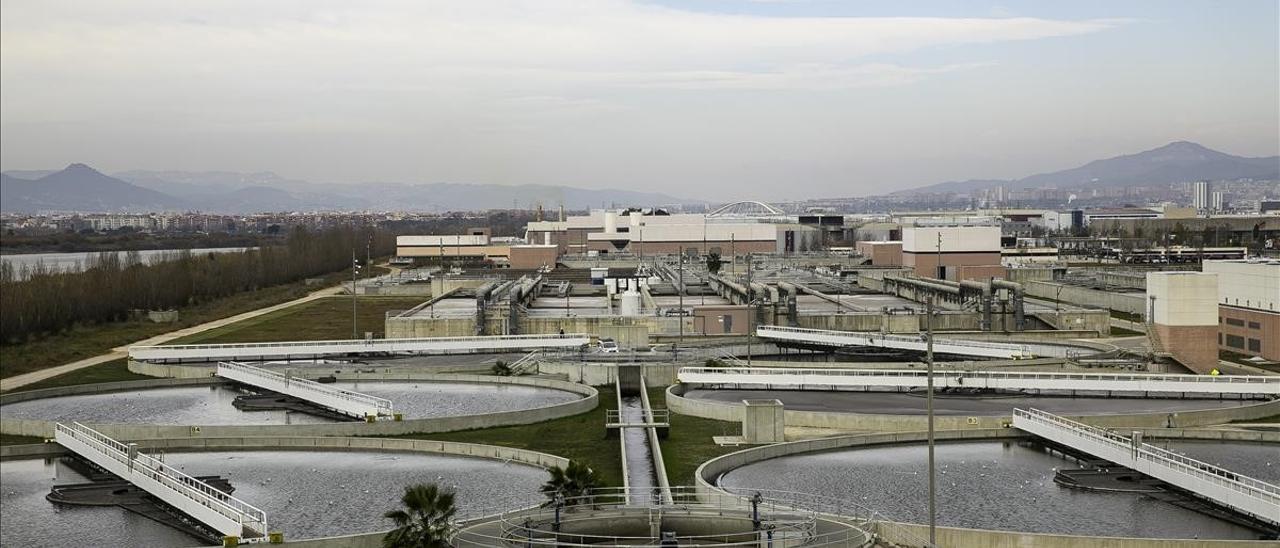 Vista de la EDAR (estación depuradora de aguas residuales) del Llobregat, en el municipio de El Prat. Incluye un tratamiento terciario o de ultradepuración.