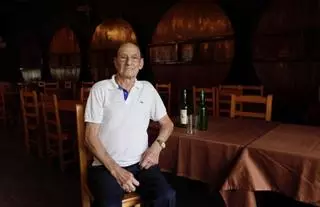 Francisco Antonio Angones, histórico llagarero de El Fugitivo: "El auge de la cerveza afecta a la sidra; antes se consumía mucho más en barra"