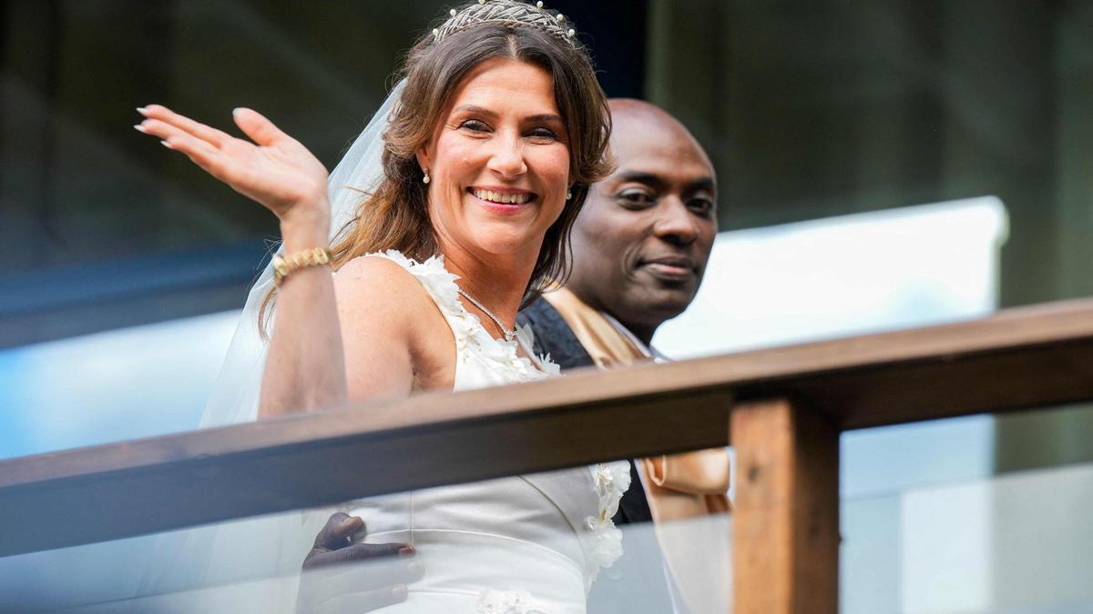 La princesa Marta Luisa de Noruega y Durek Verrett, en la celebración de su boda
