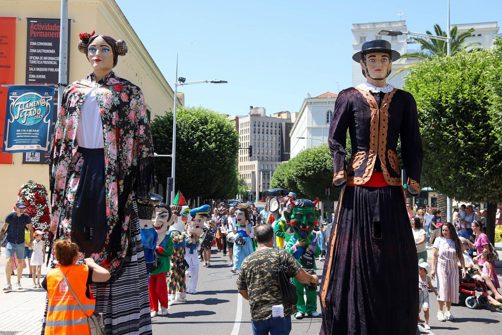 Gigantes y Cabezudos en Badajoz: una tradición que recuerdan los mayores y disfrutan los niños