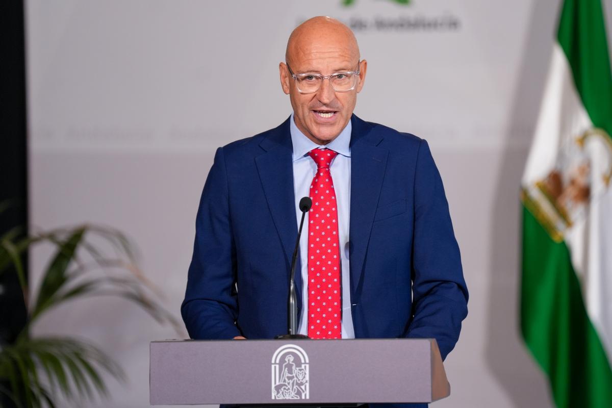 El presidente del Real Priego Fundación Kutxabank, Jesús Machado, durante el acto de reconicimiento.