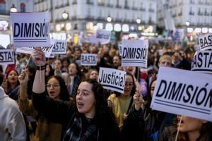 Centenares de personas piden en Madrid la dimisión de Carlos Mazón