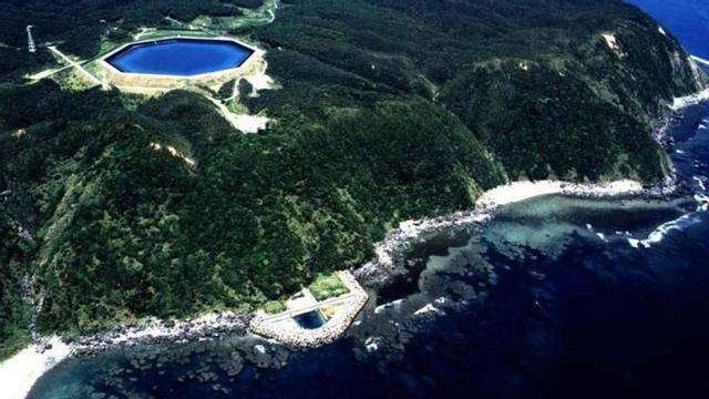 Central hidroeléctrica con agua de mar de Okinawa, en Japón, antes de su desmantelamiento. | ECG