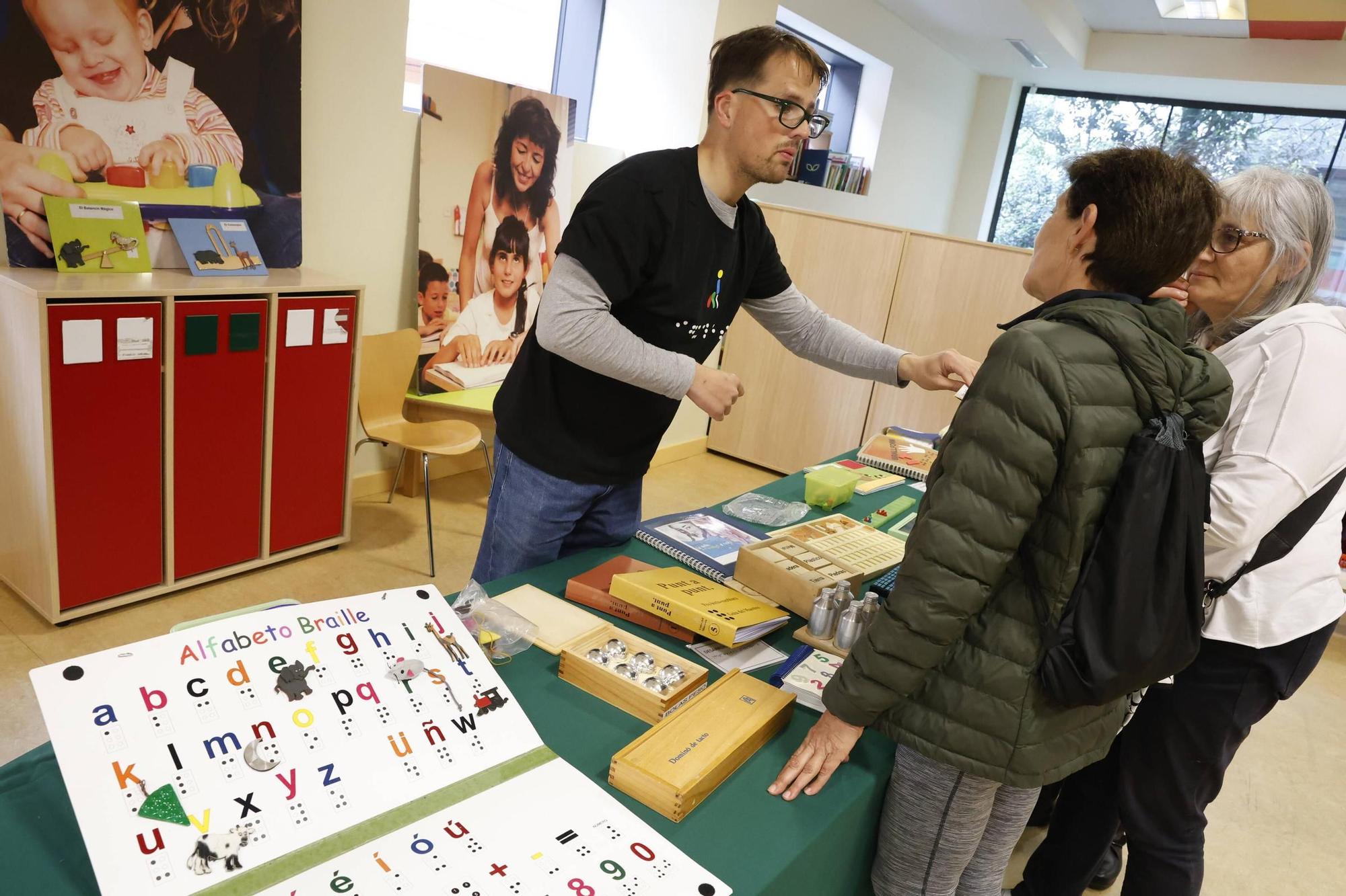 El Grupo Social ONCE sensibiliza y muestra su labor en Gijón (en imágenes)