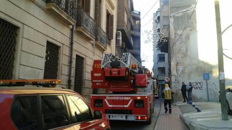 Un conato de incendio obliga  a desalojar un edificio a primera hora en Monóvar