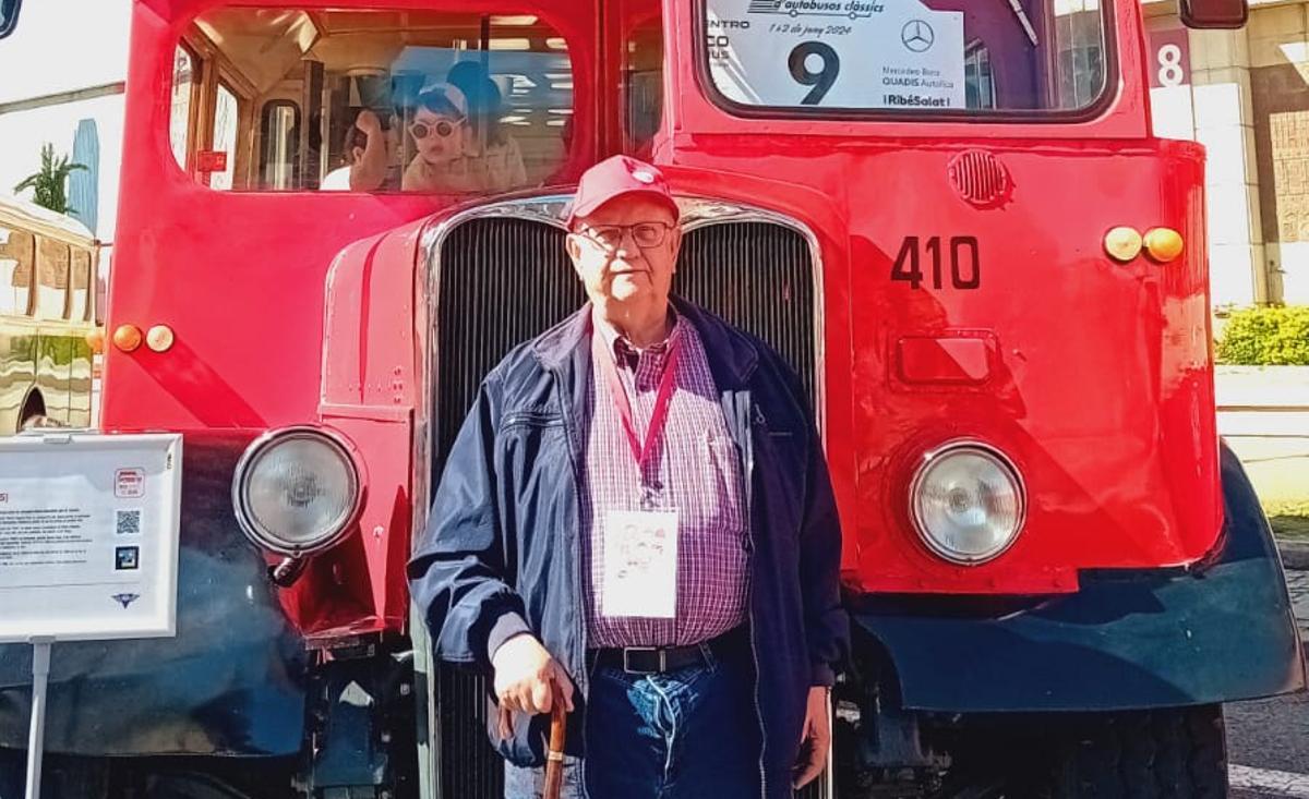 Joan Termes, el pasado fin de semana, en la exposición de autobuses clásicos de TMB, en Maria Cristina