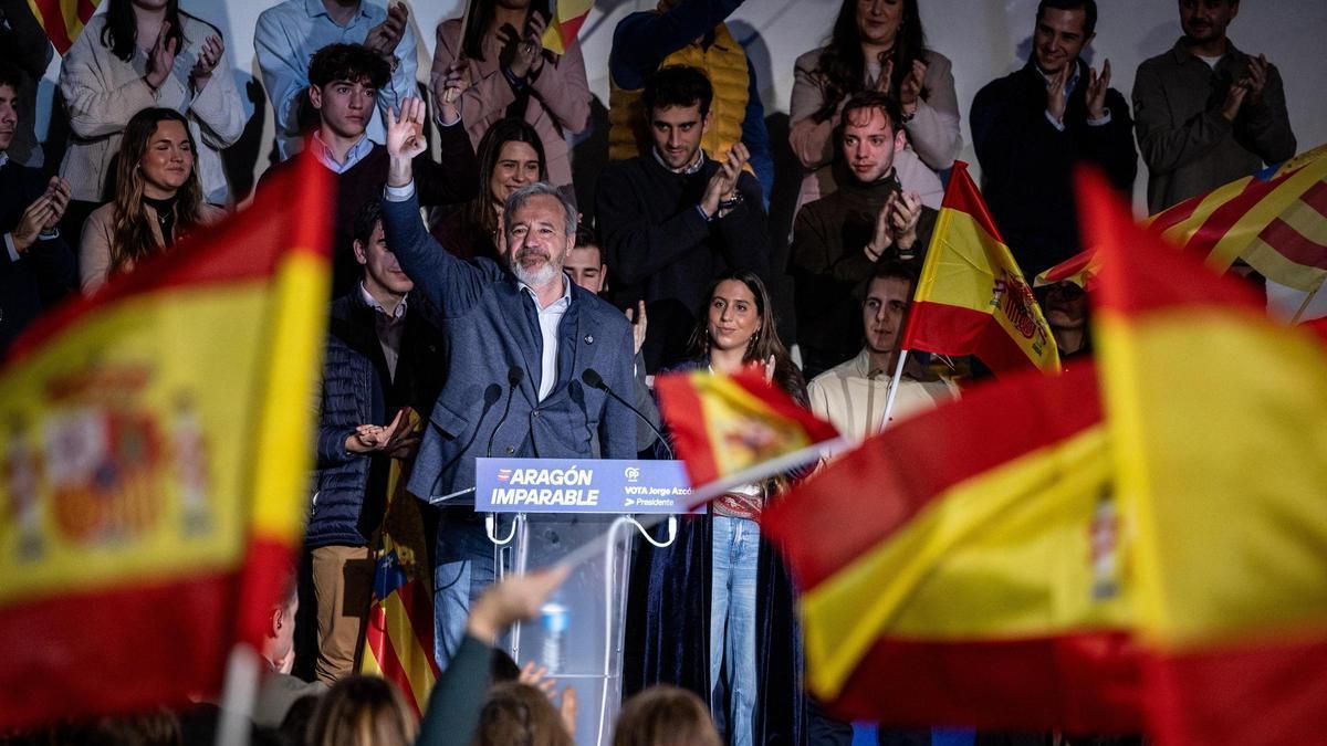 En imágenes | Primer gran acto del PP en Zaragoza para las elecciones del 8F y visita de Azcón y Ayuso a la Basílica del Pilar