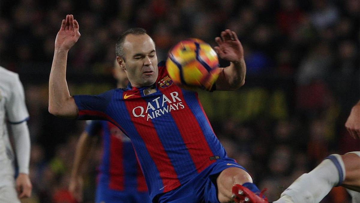 Iniesta, durante el partido