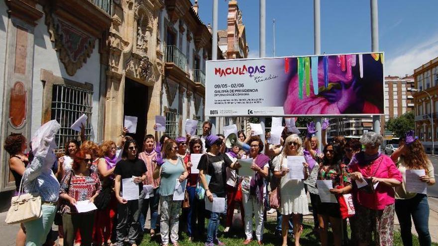 Feministas piden al obispo que la Iglesia &quot;alguna vez se ponga del lado de los perdedores&quot;