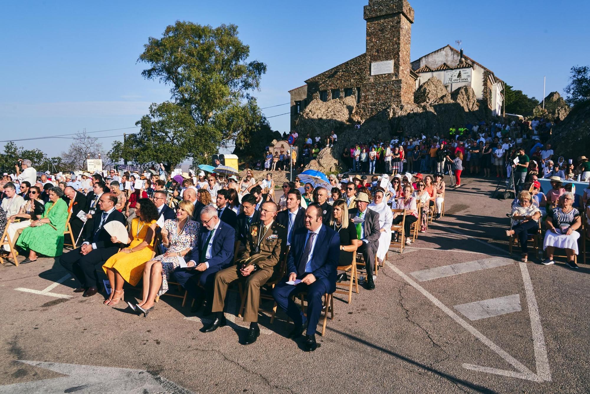 La patrona de Cáceres abre su Año Jubilar con cientos de devotos en el santuario