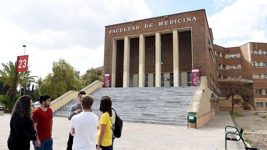 Llevan las clases de la Escuela Superior de Diseño a la Facultad de Medicina de la UMU