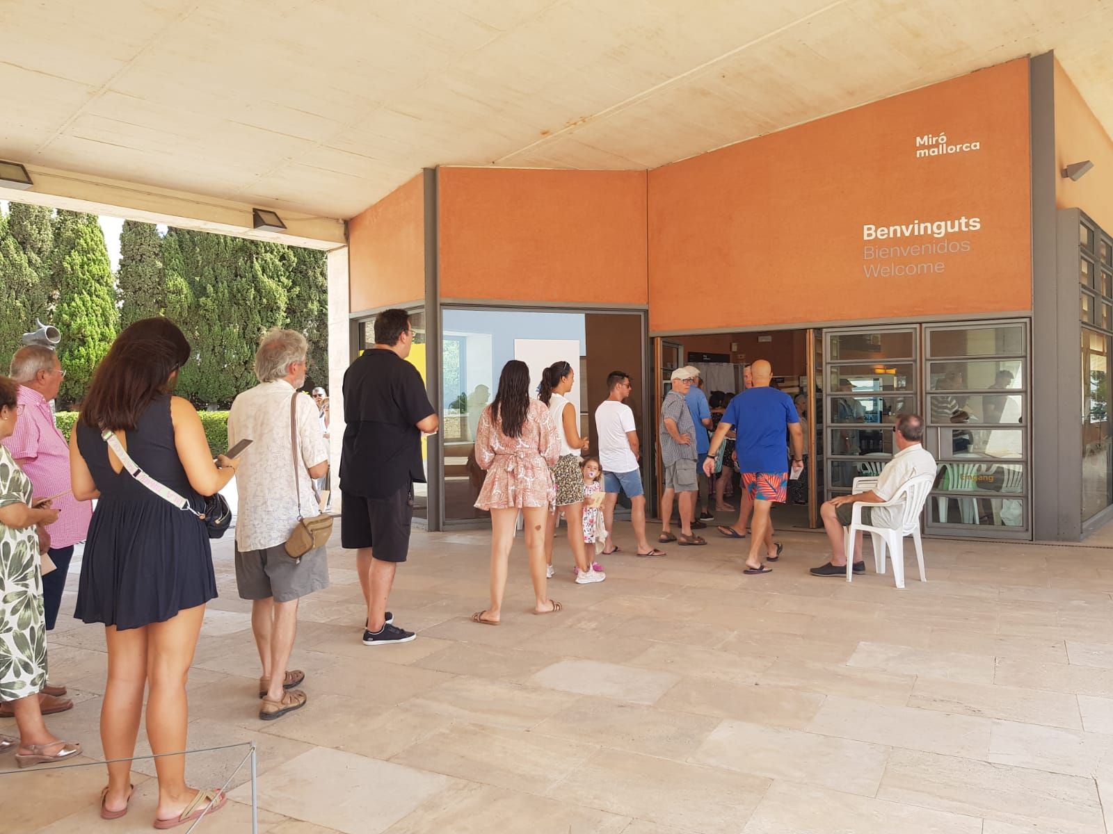 Gran afluencia de votantes en la Fundació Miró