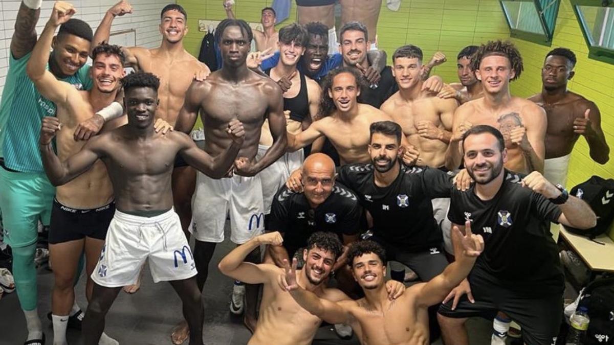 Celebración de un triunfo del filial en Tercera.