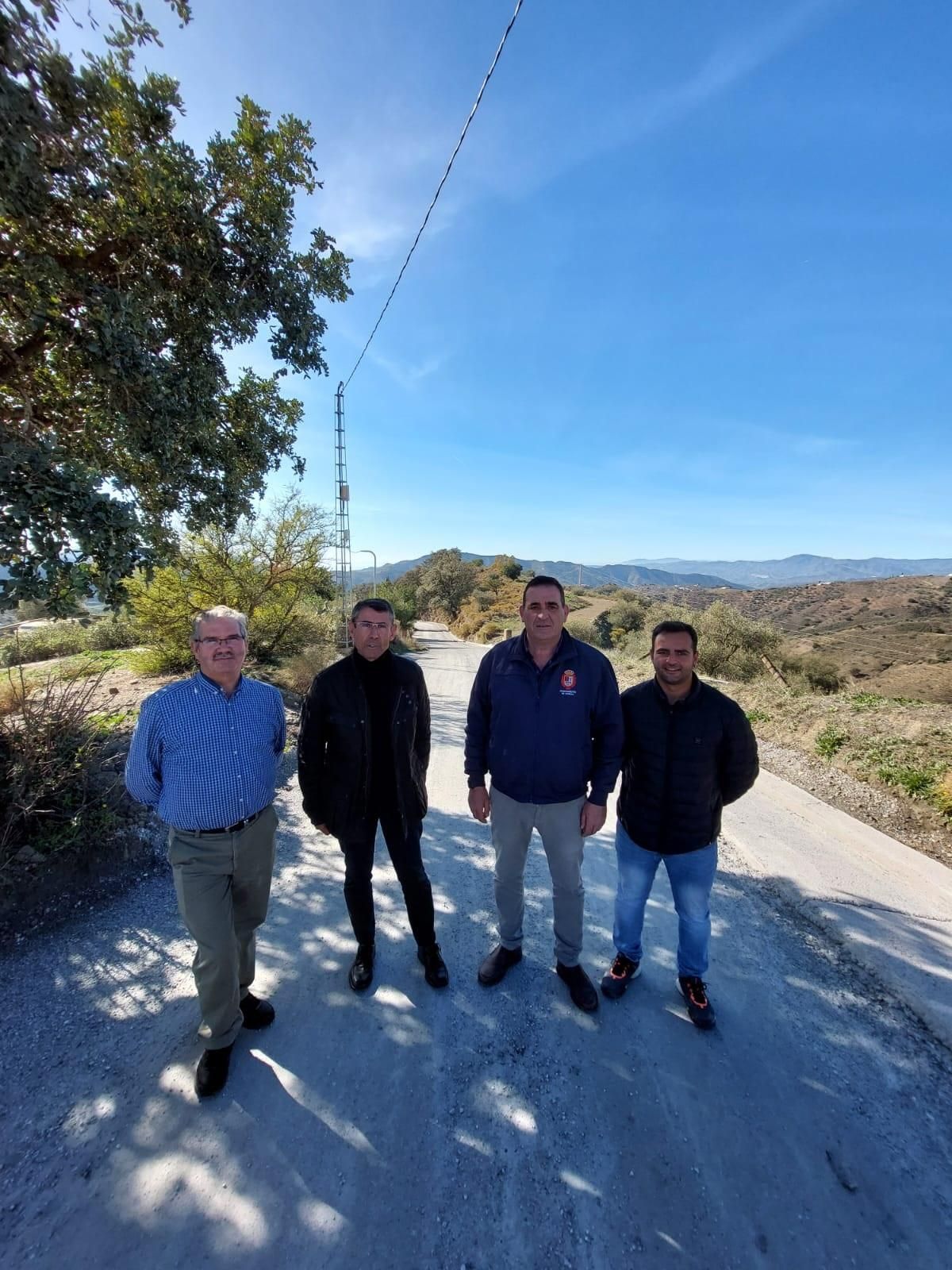 Fernando Fernández Tapias ha visitado las obras del Plan Itínere II en Sedella.